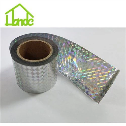 Šviesą atspindinti juosta lauke